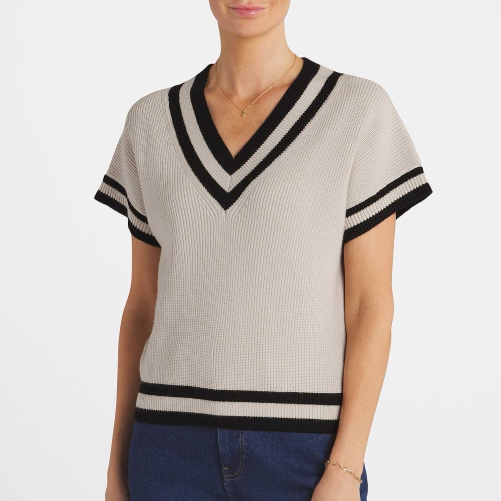EVOLUTION BY CYRUS
Blaze Short Sleeve Sweater
